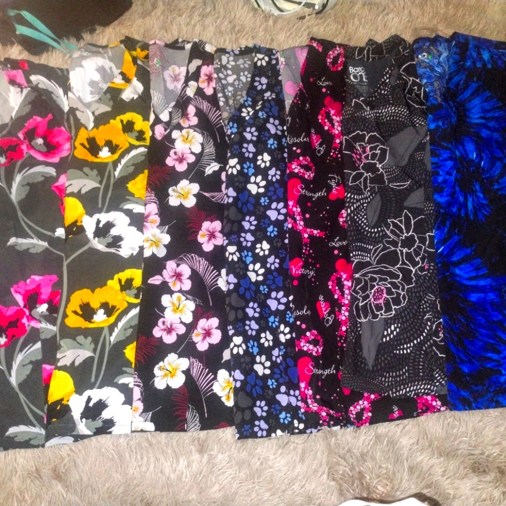 SCRUB TOPS SIZE MEDIUM